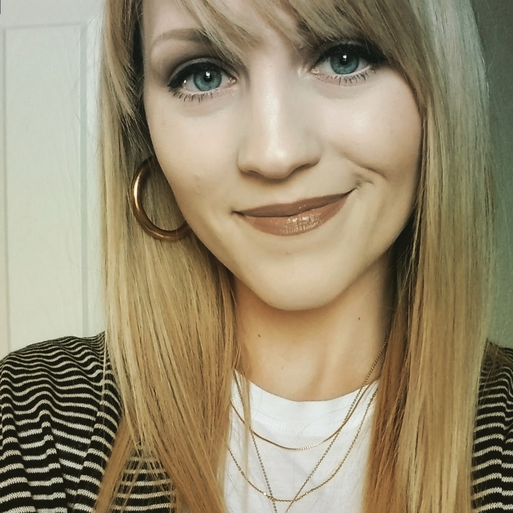 Meet your Posher, Holly